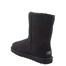 Load image into Gallery viewer, Ugg Classic Short Black
