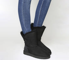 Load image into Gallery viewer, Ugg Bailey Button II Black
